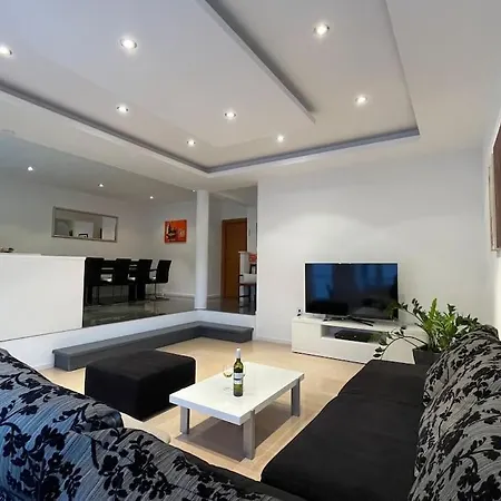 Apartment Apricot Split